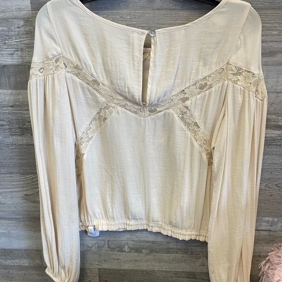 𝅺Free People White Canyon Rose High-Low Blouse sz small - Picture 4 of 4